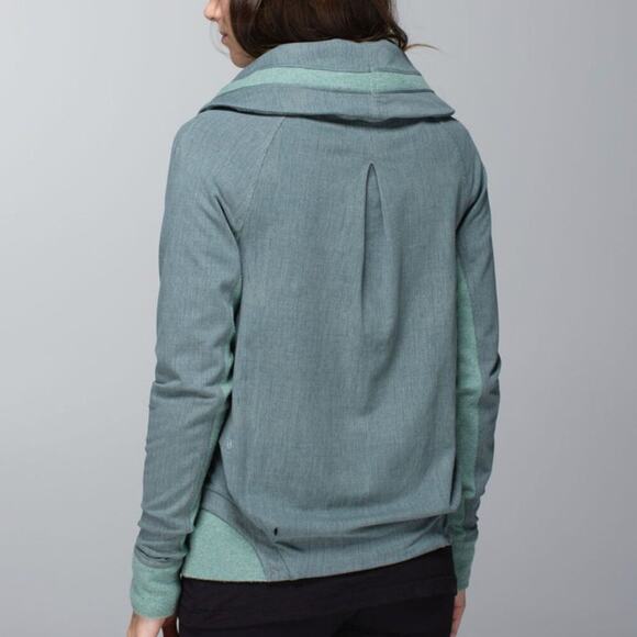 Lululemon To Class Jacket in Earl Grey/Deep Shore - Picture 4 of 14